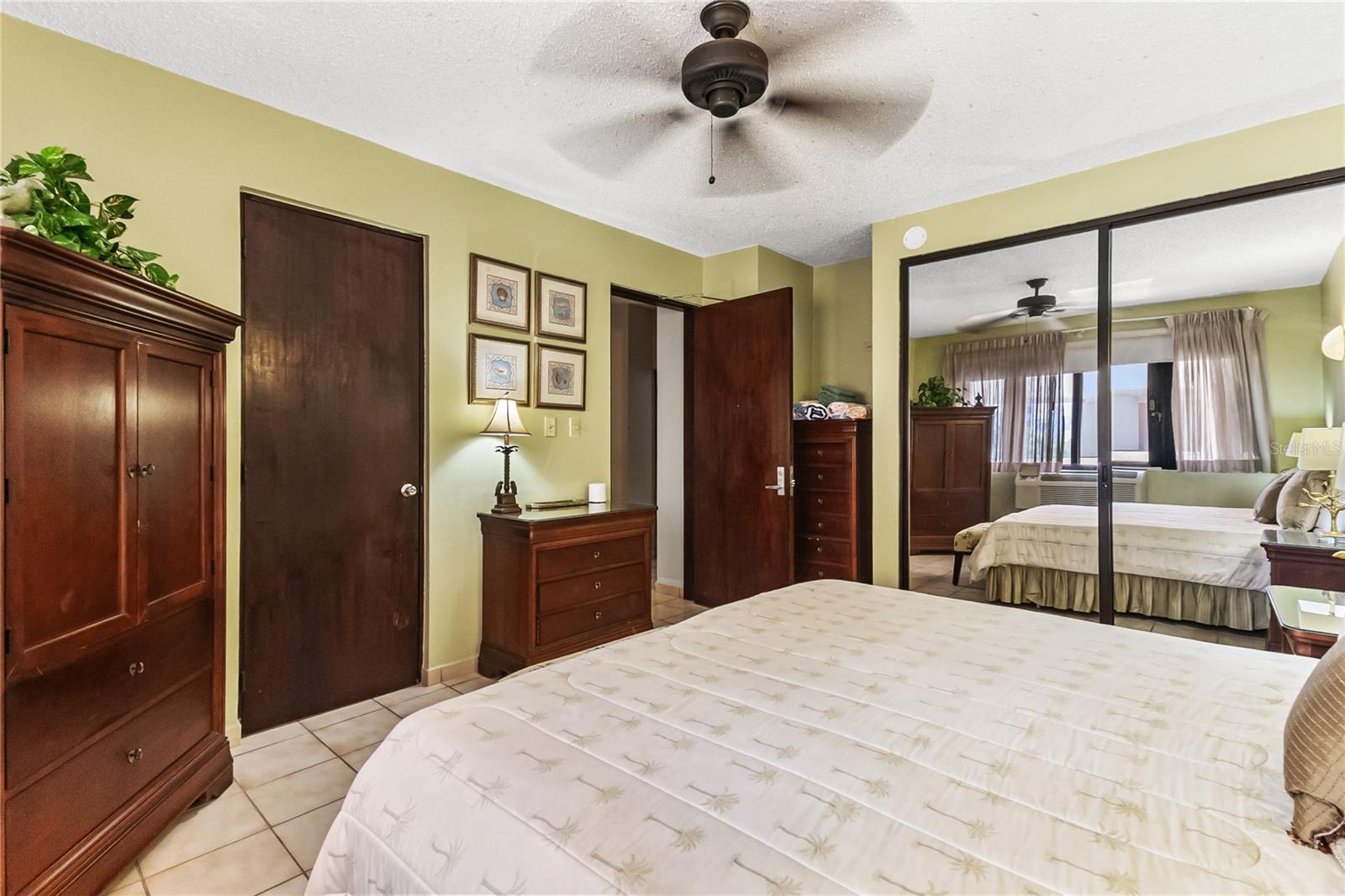 190 CANDELERO DR 228