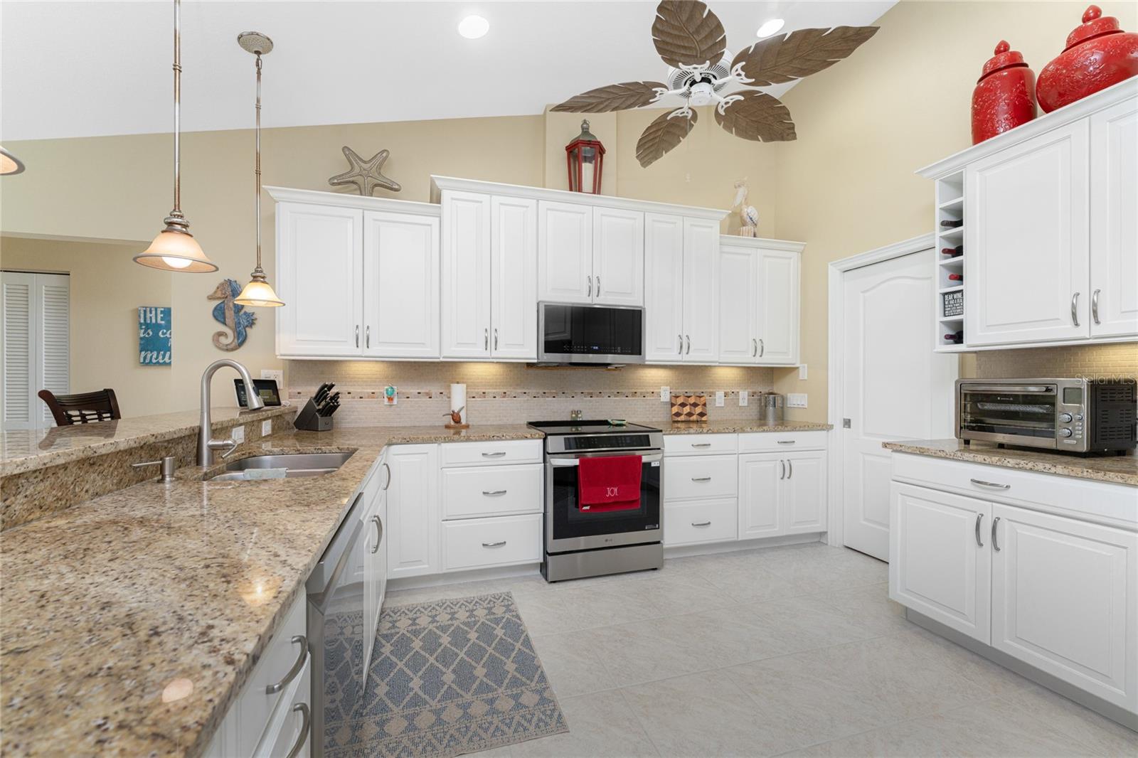 THE LAKES OF JACARANDA - Residential