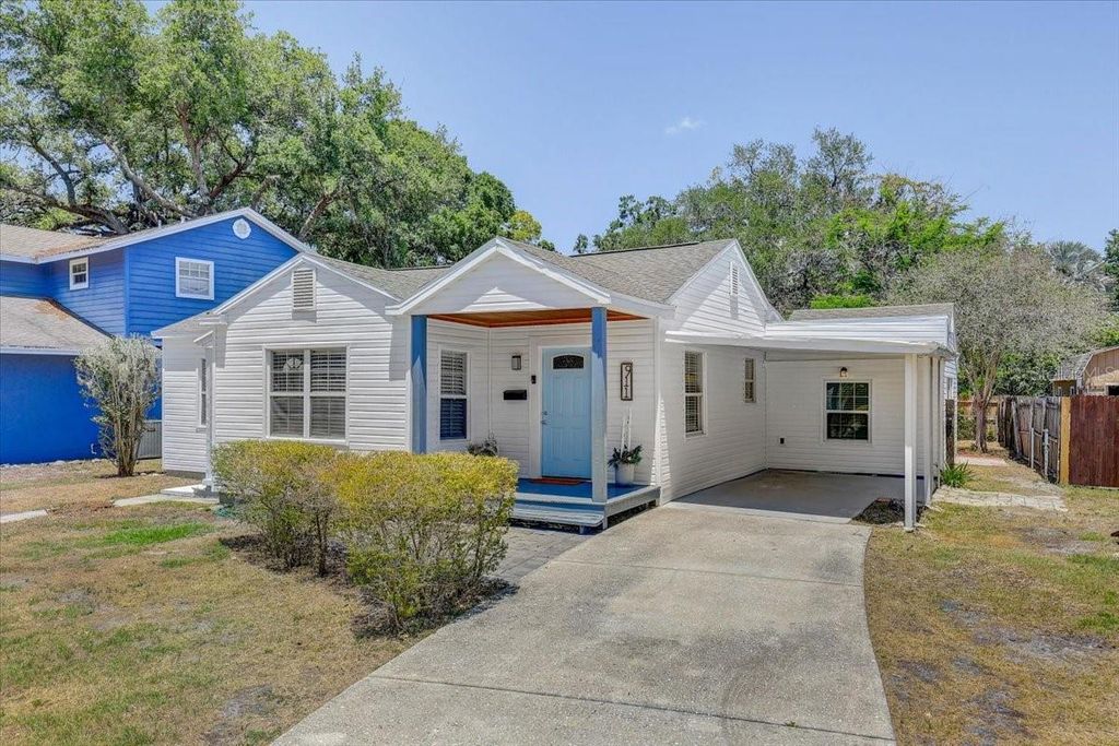 Photo of 911 W Candlewood Avenue, Tampa, FL 33603 (MLS # TB8447870)
