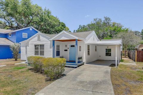 Photo of 911 W Candlewood Avenue, Tampa, FL 33603 (MLS # TB8447870)