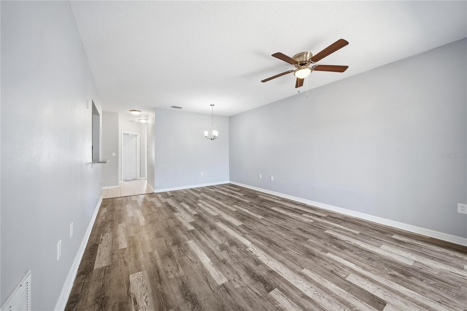 VILLAGES OF BLOOMINGDALE CONDO - Residential Lease