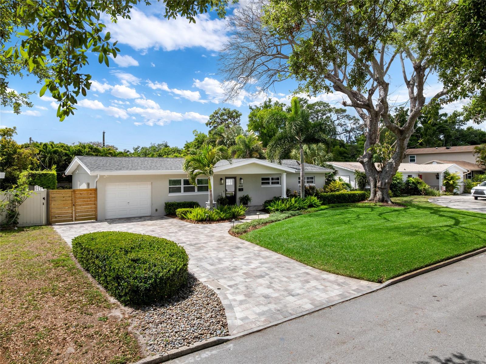 LAKE LOUISE - Residential