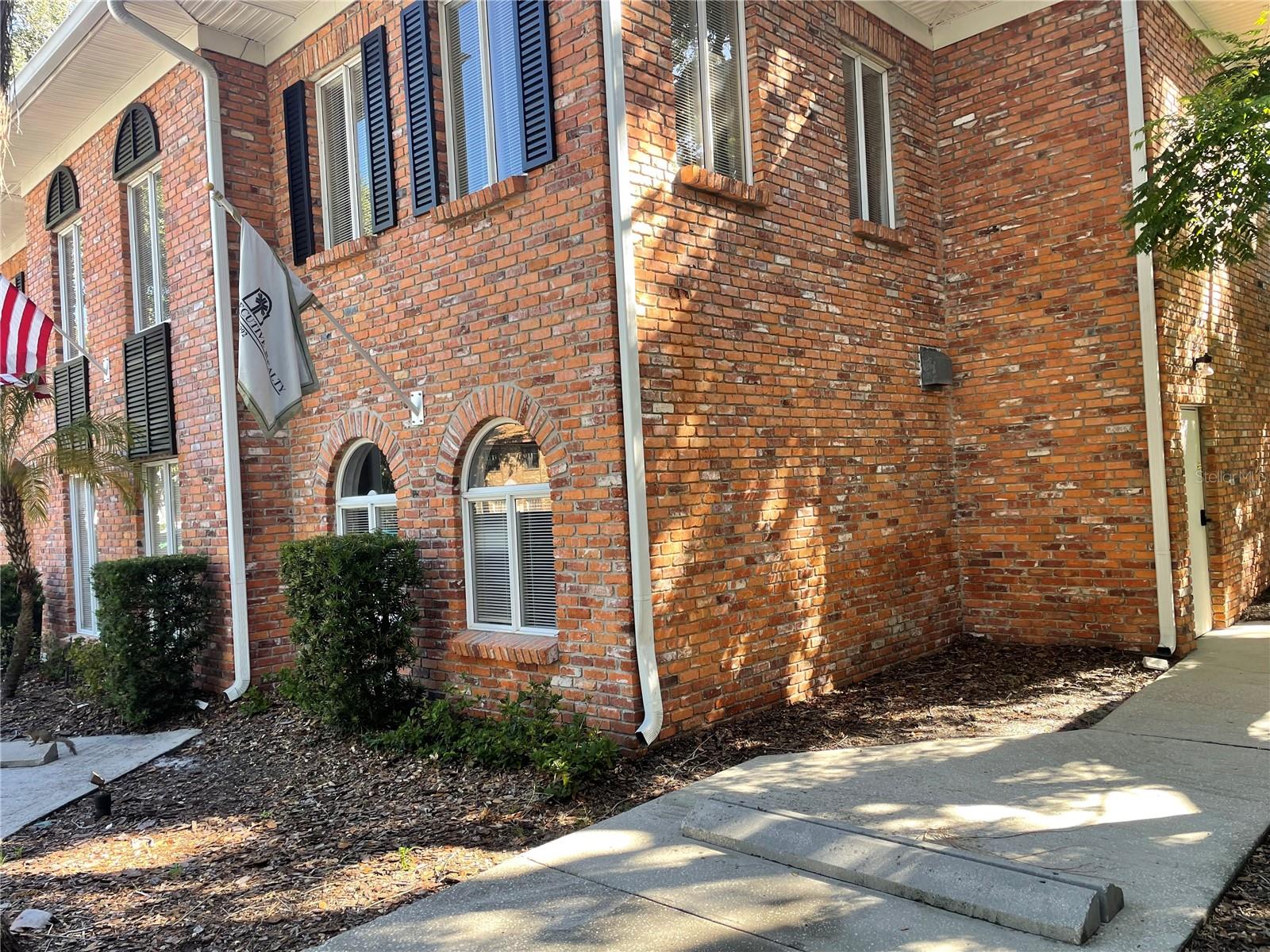 Excellent office location directly on Dale Mabry Hwy with ample parking.  Second floor fully built out office space for lease.  6 private office with access to restrooms and kitchen on 1st floor.