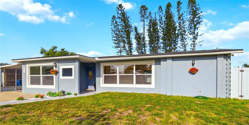 Photo of 220 62nd Street NW, Bradenton, FL 34209 (MLS # A4690642)