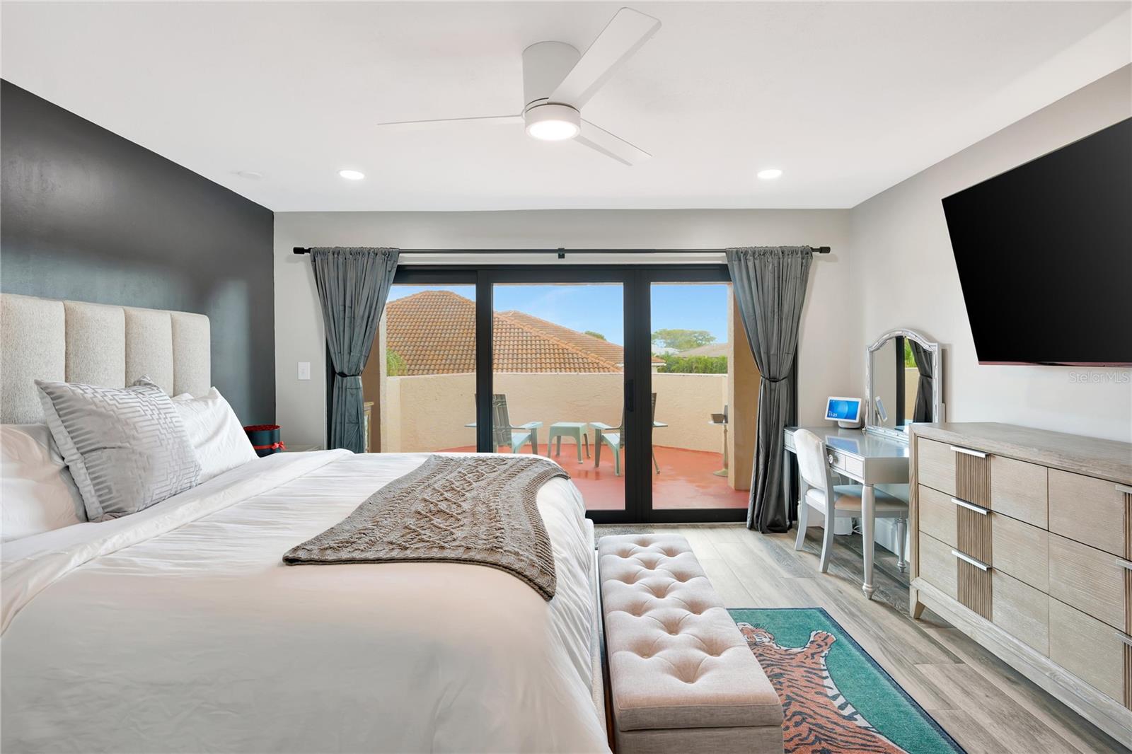 VILLA SONRISA CONDO - Residential