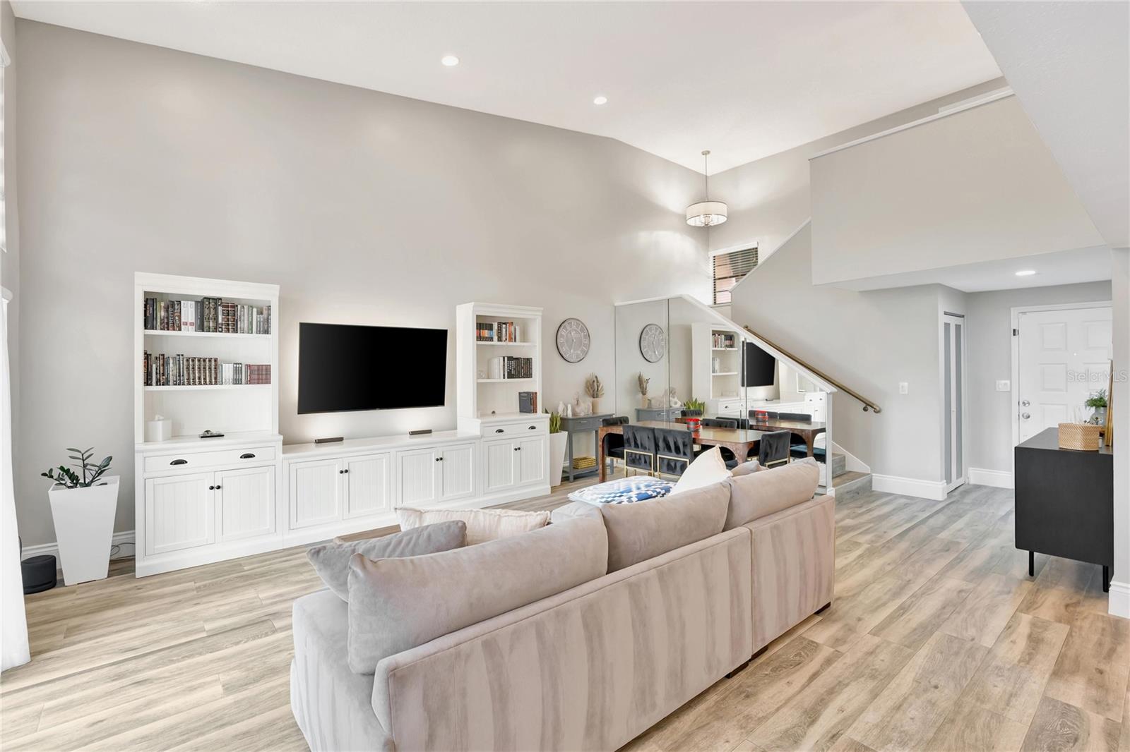 VILLA SONRISA CONDO - Residential