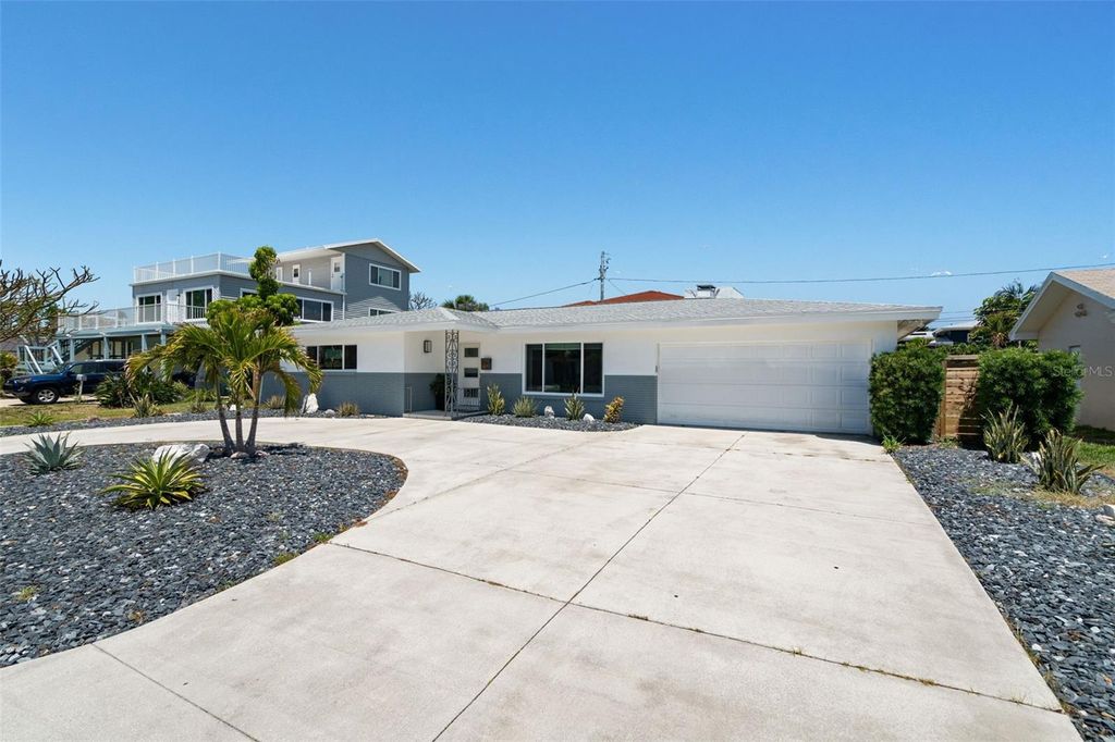 Photo of 2671 W Bay Isle Drive SE, St Petersburg, FL 33705 (MLS # TB8502184)
