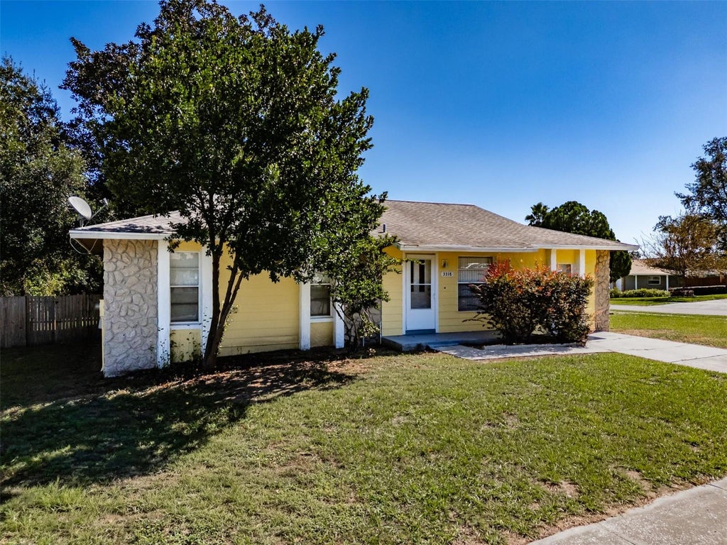 Photo of 3318 King William Circle, Seffner, FL 33584 (MLS # TB8561581)