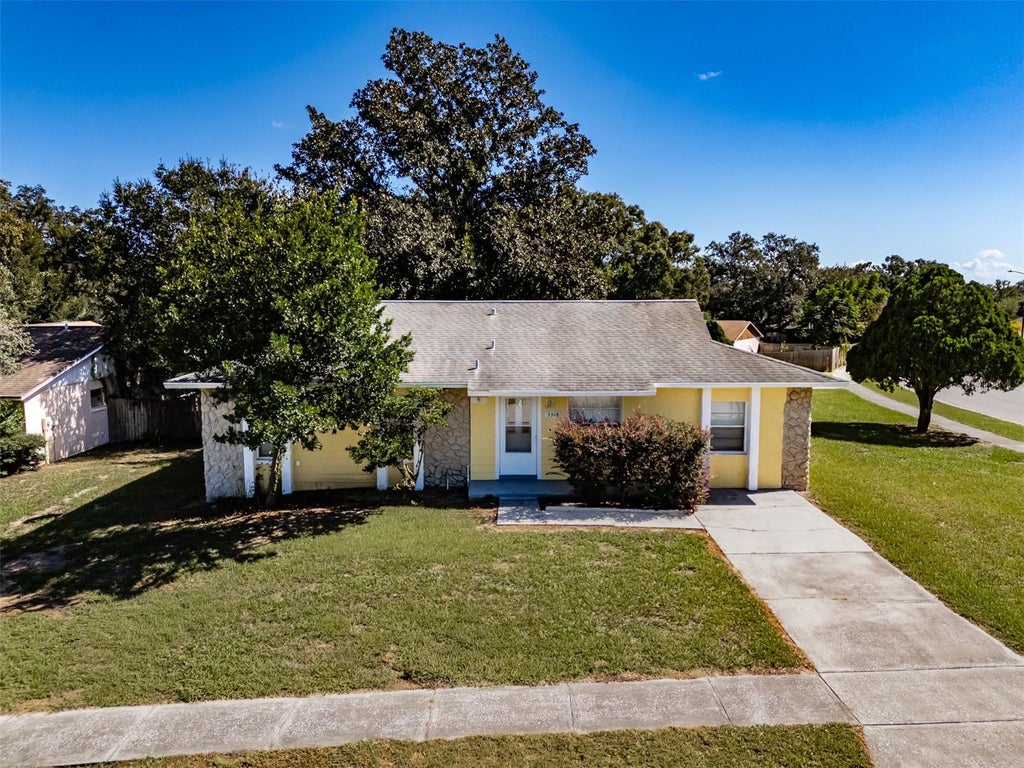 Photo of 3318 King William Circle, Seffner, FL 33584 (MLS # TB8561581)