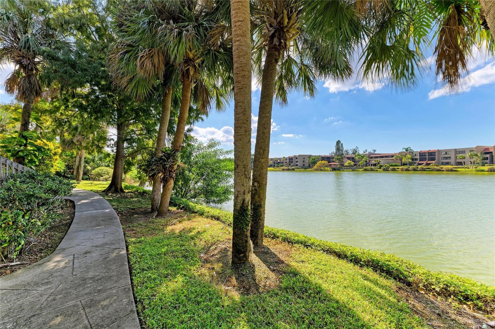 LAKE ARROWHEAD - Residential