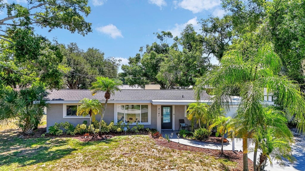 Photo of 4147 Augustine Avenue, Sarasota, FL 34231 (MLS # A4697916)