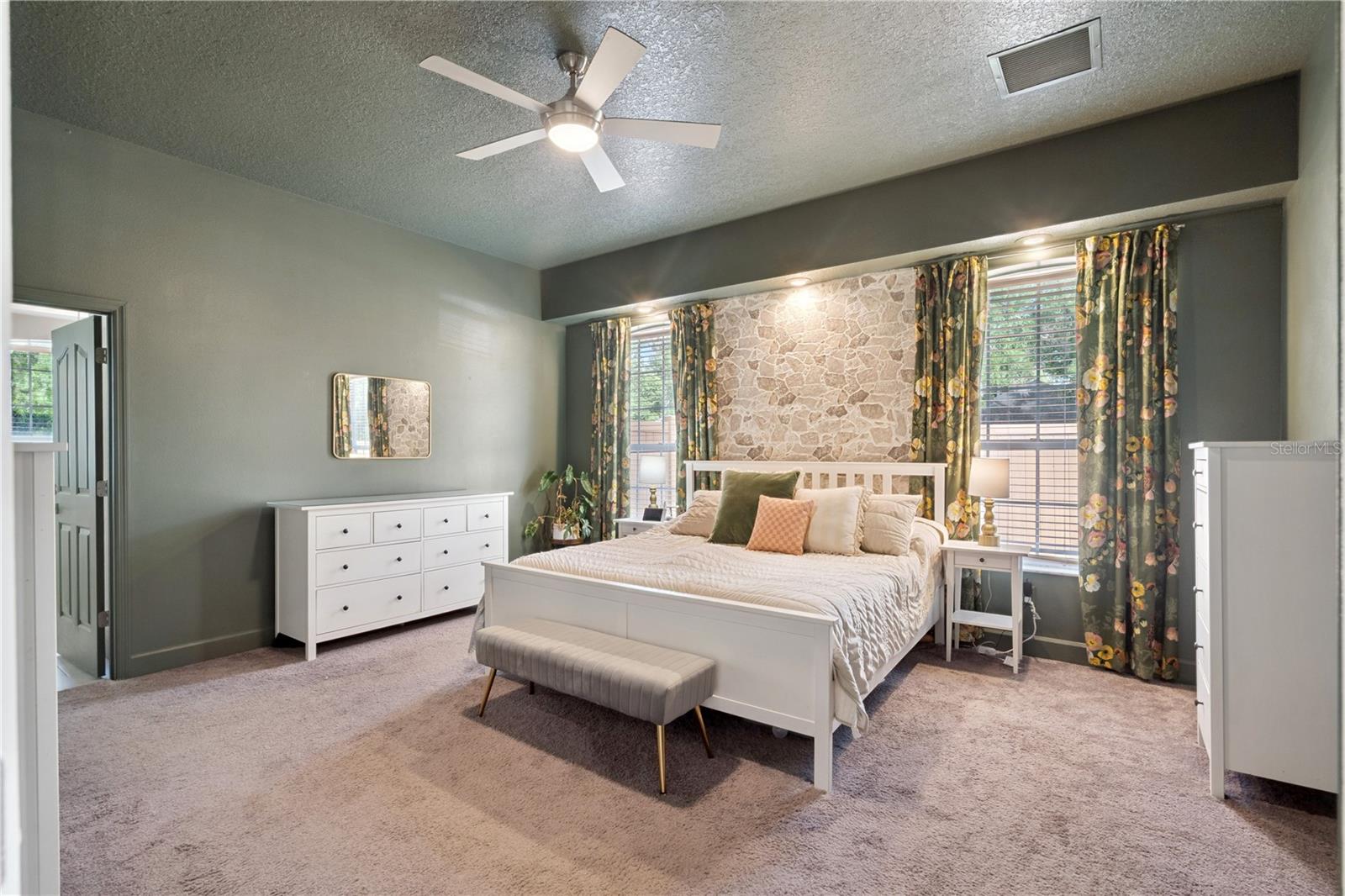 HUNTLEIGH WOODS - Residential