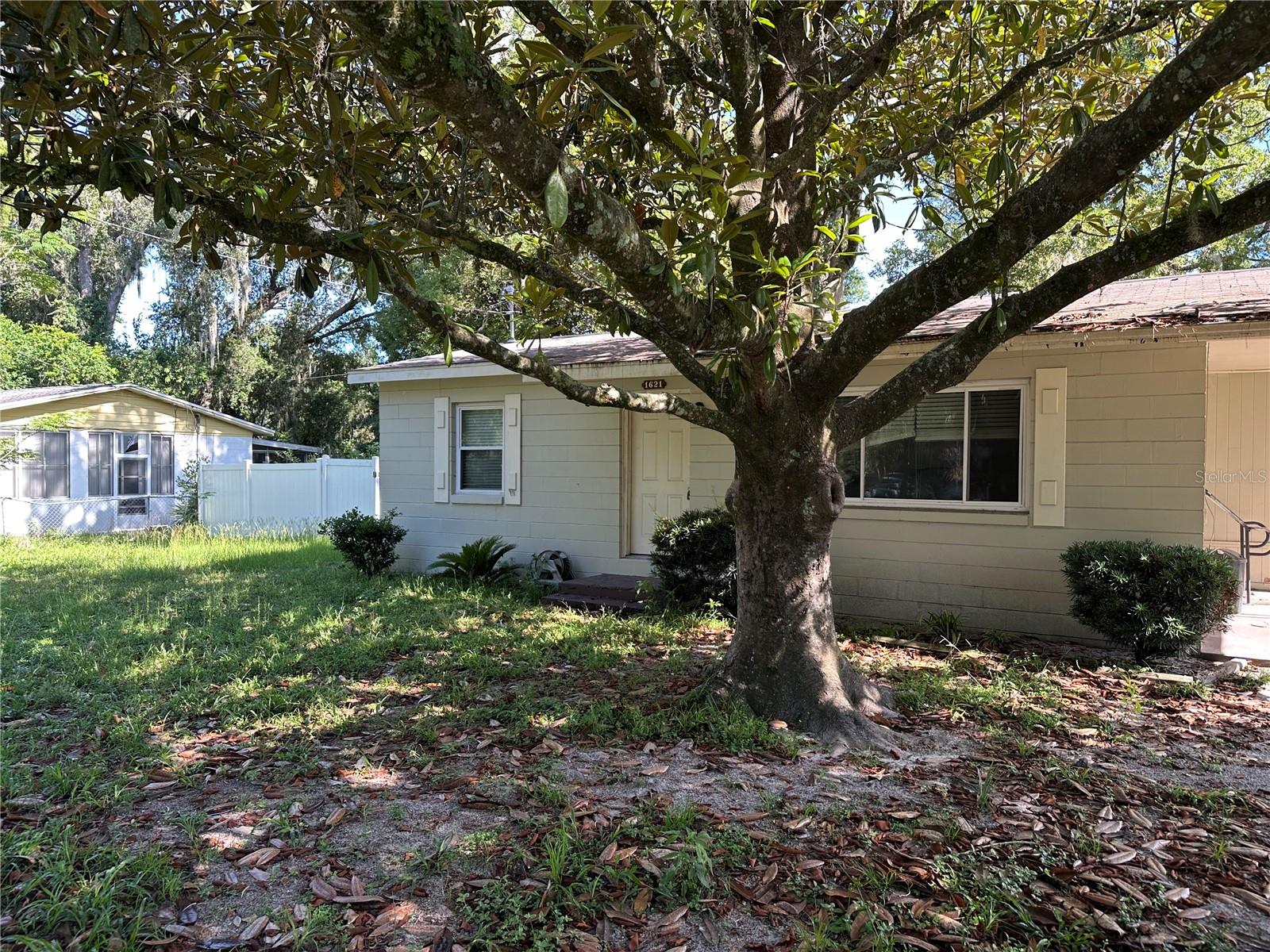 CUTE AND COZY 2BED 1BATH HOME WITH 1 CAR CARPORT, VERY SPACIOUS FENCED BACKYARD. FRESHLY PAINTED. 1 SMALL PET WELCOME, YOUR VOUCHER WELCOME ALSO. TENANT RESPONSIBLE FOR LAWN AND ALL UTILITIES. MONTHLY INCOME REQUIREMENTS AND CREDIT AND BACKGROUND REQUIRED. OWNER APPROVAL.