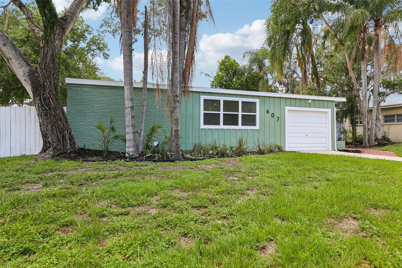 607 E RIVER DRIVE