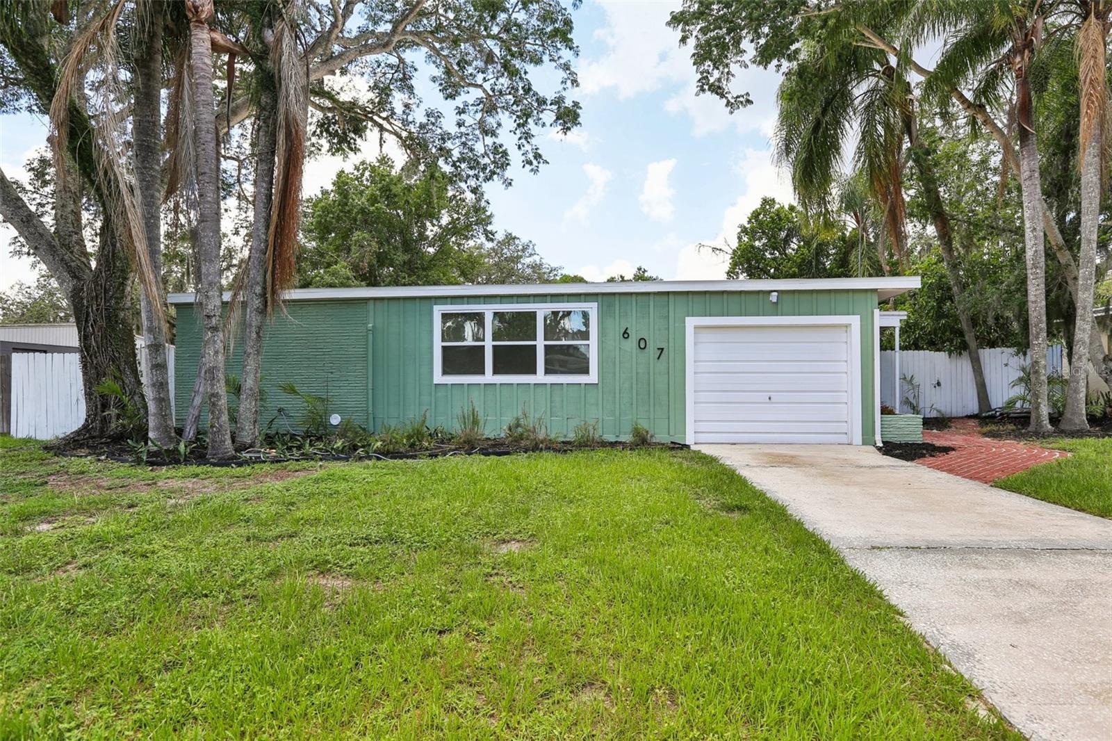 607 E RIVER DRIVE