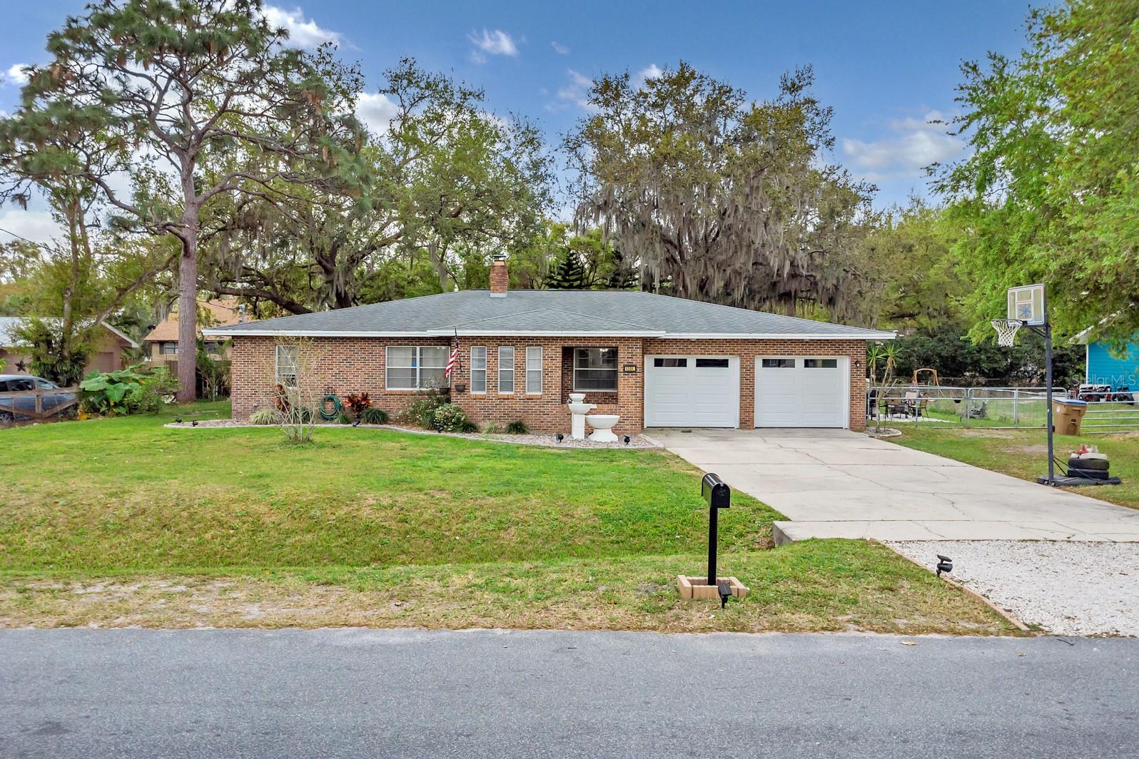4884 MEADOW DRIVE