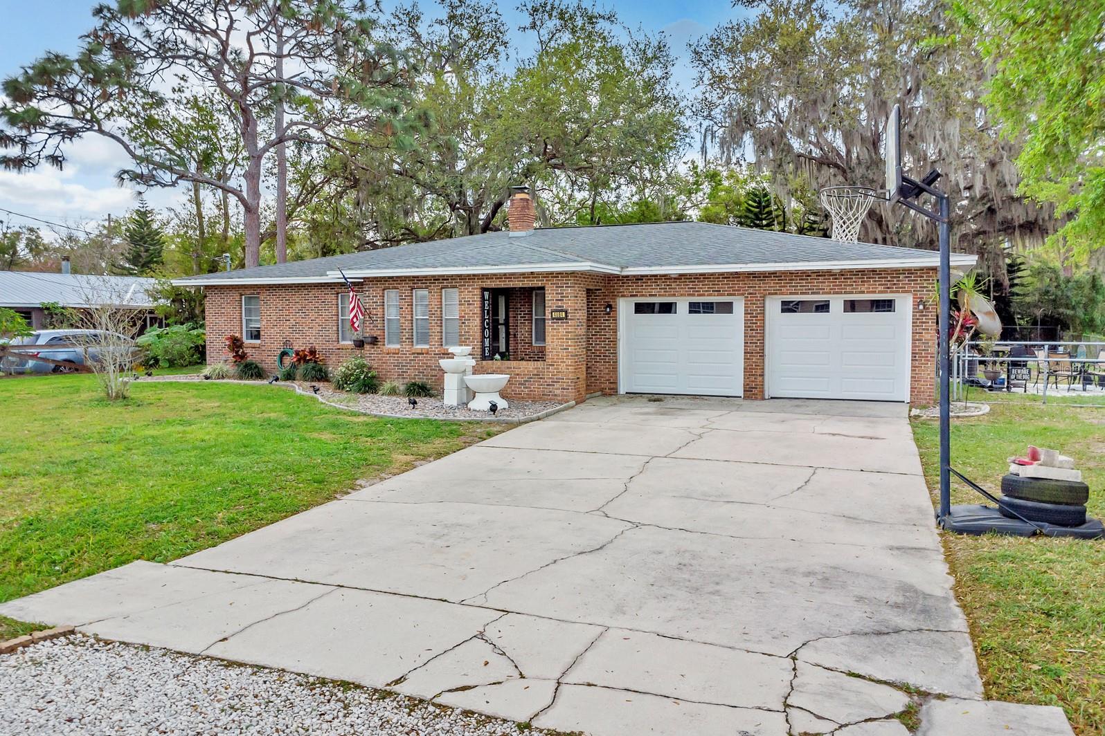 4884 MEADOW DRIVE