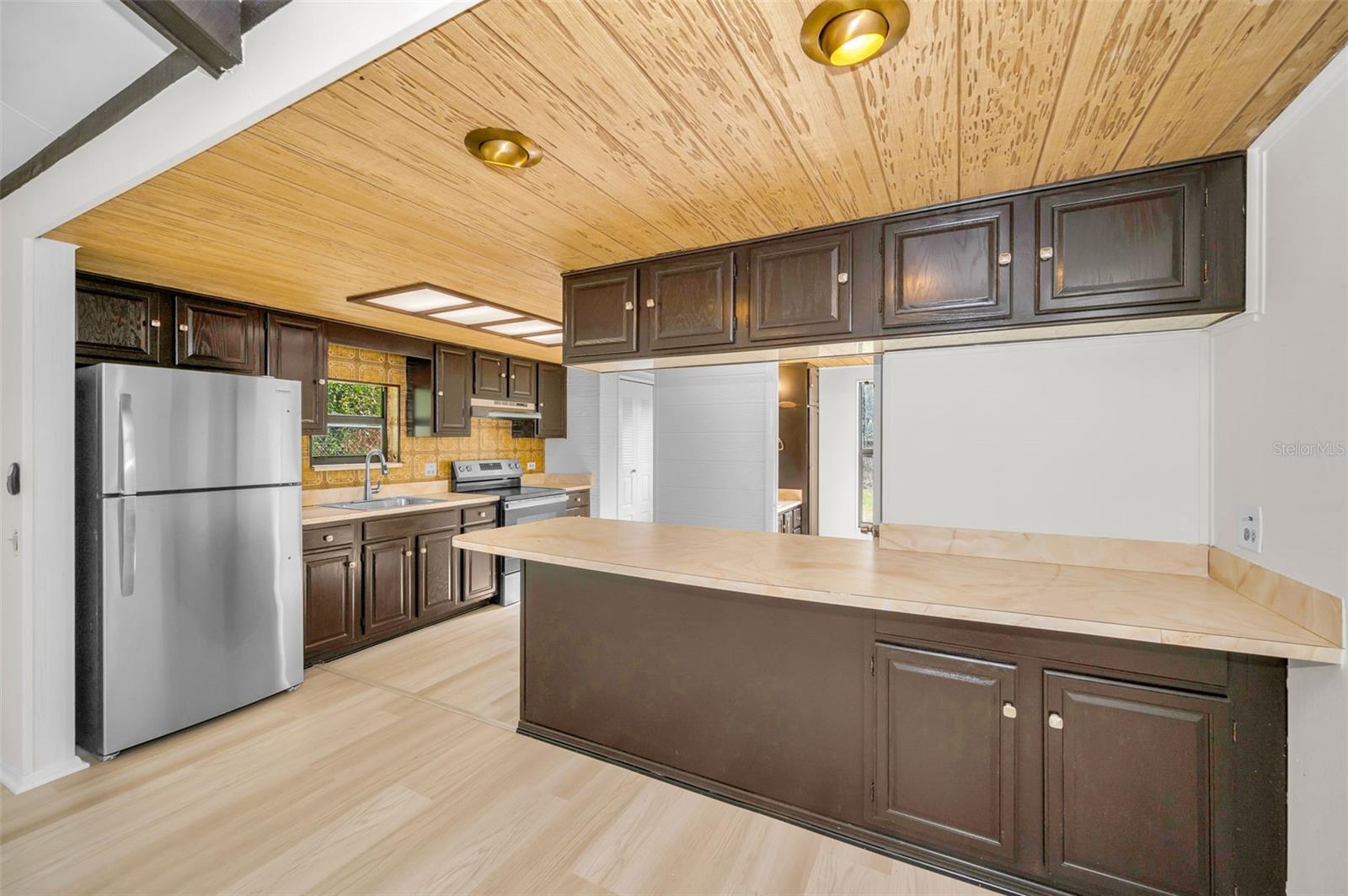 GOLDEN ACRES - Residential