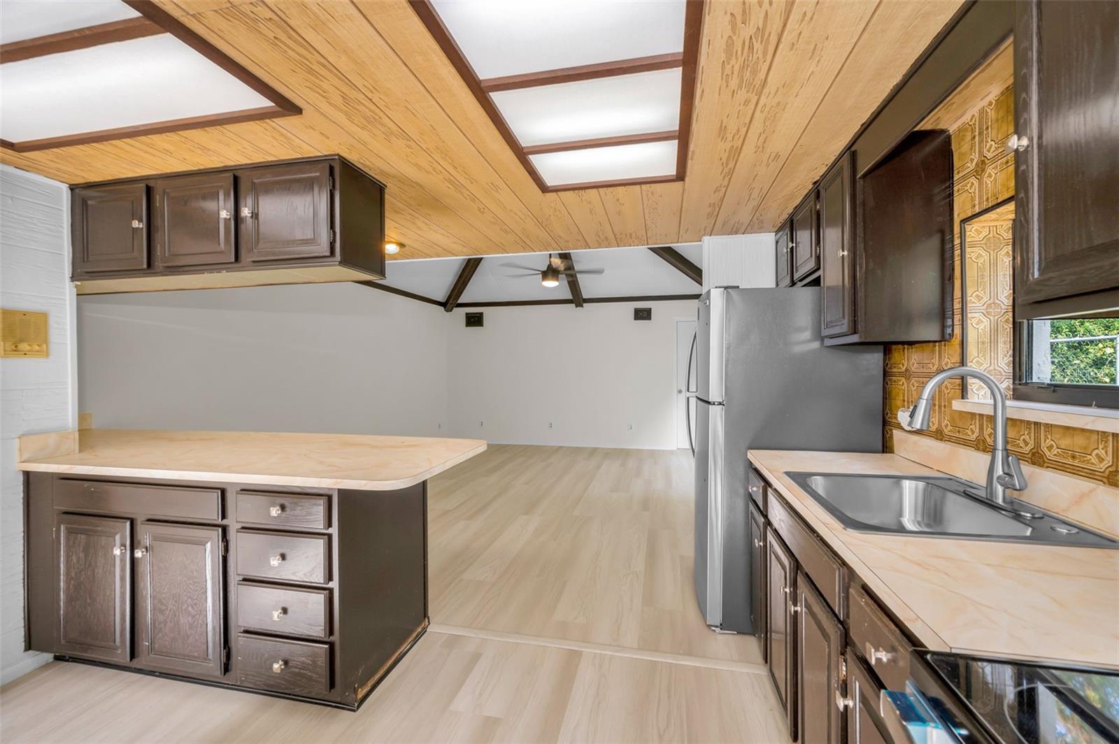 GOLDEN ACRES - Residential