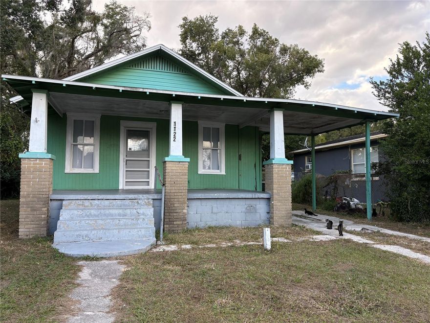 2/1 near dowtown Lakeland & convenient access to I-4 plus shopping & dining areas.  New laminate flooring in kitchen & bath with new carpet in living room & 2 bedrooms.  New paint through out home.  Kitchen has new cabinets & counter tops.  Inside utlity area with washer & dryer hookups.