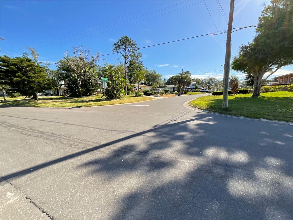 Photo of 300 Driftwood Drive W, Palm Harbor, FL 34683 (MLS # TB8500861)