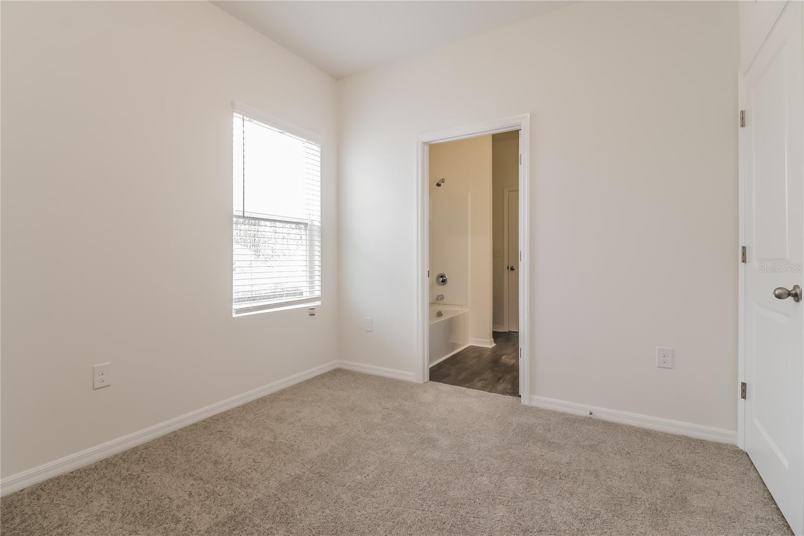 COASTAL WOODS UN B1 - Residential Lease