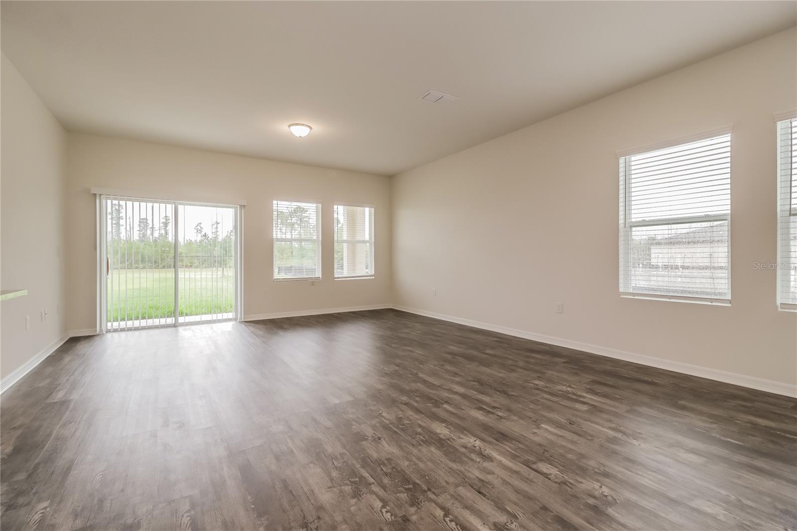 COASTAL WOODS UN B1 - Residential Lease