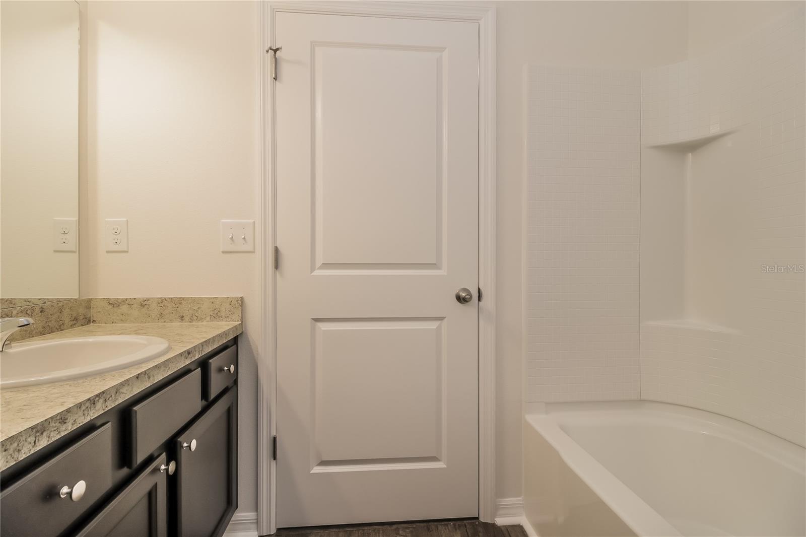 COASTAL WOODS UN B1 - Residential Lease