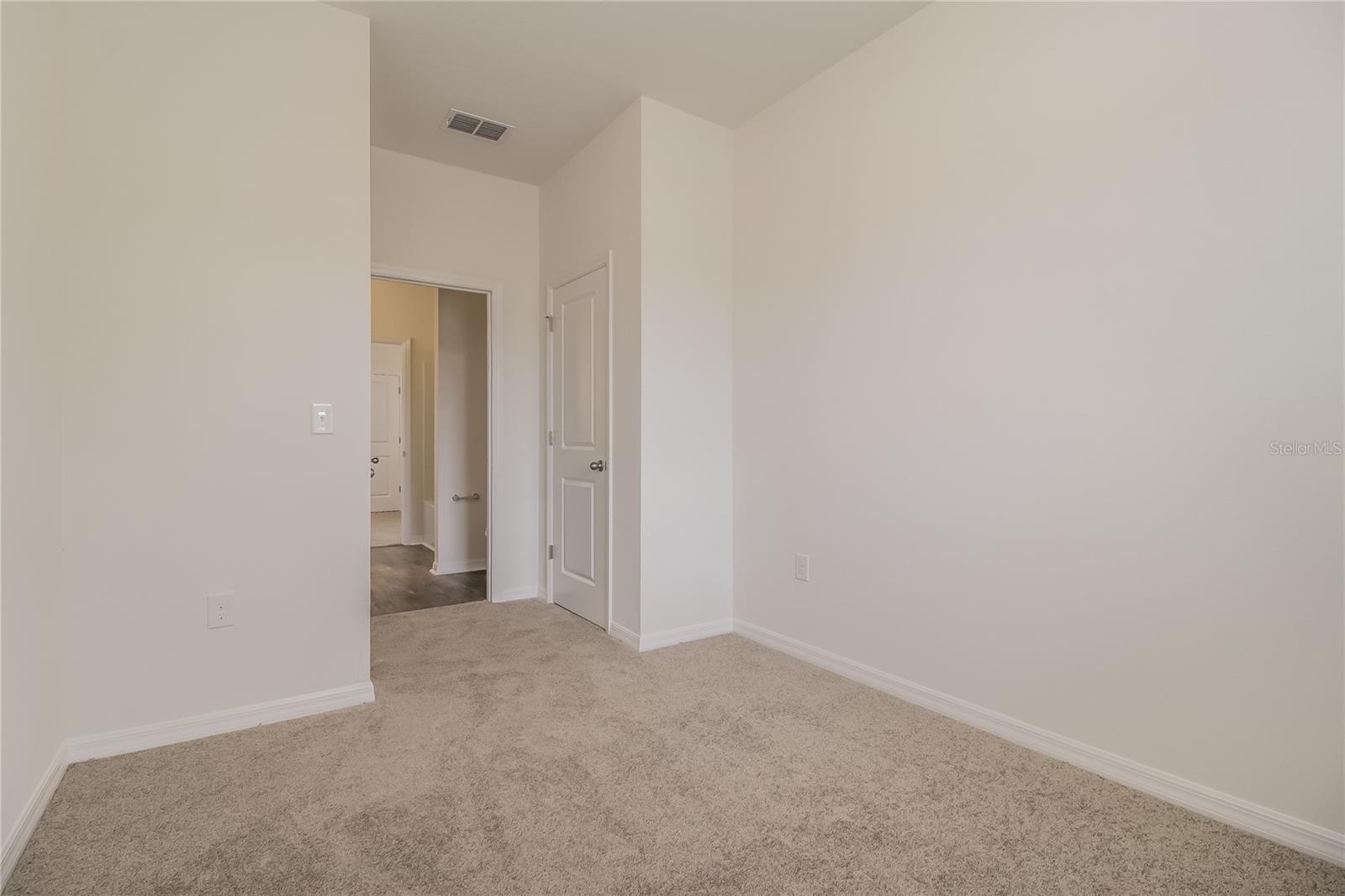 COASTAL WOODS UN B1 - Residential Lease