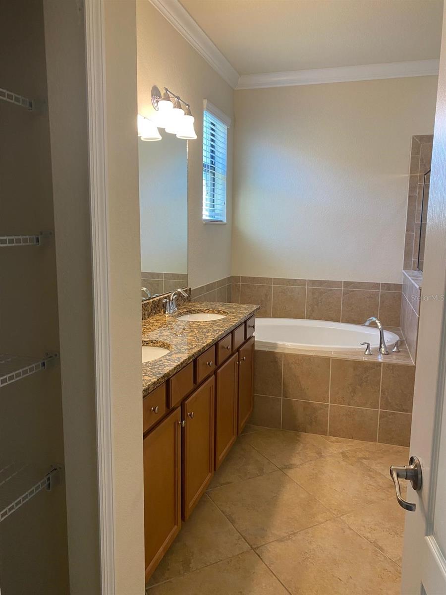 GRAN PARADISO PH 1 - Residential Lease