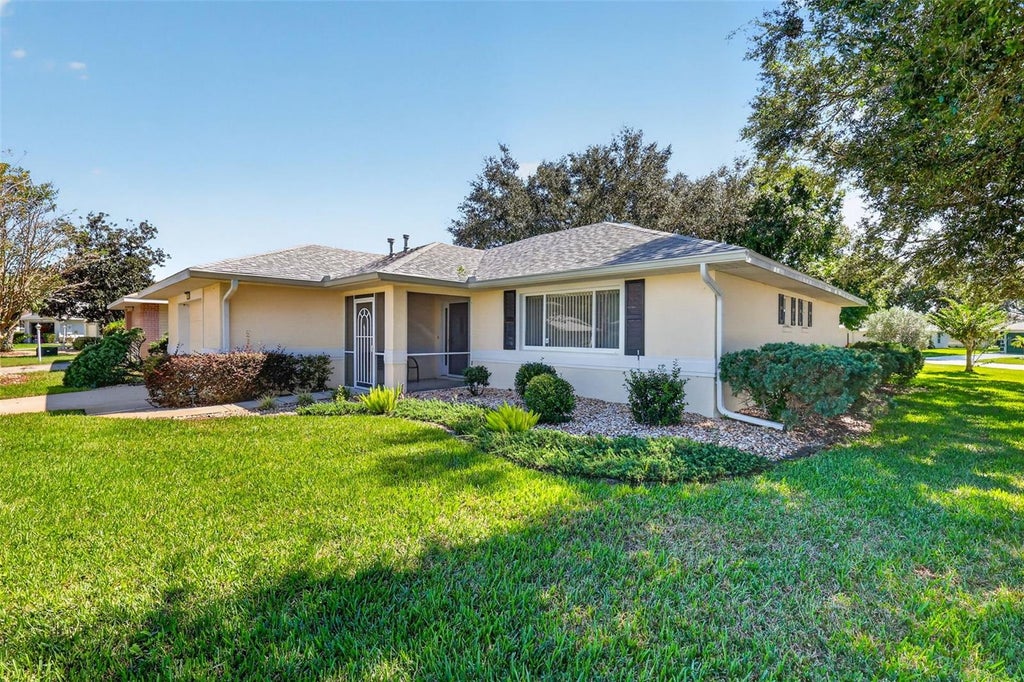 Photo of 6355 Berkshire Pass, Leesburg, FL 34748 (MLS # G5119005)