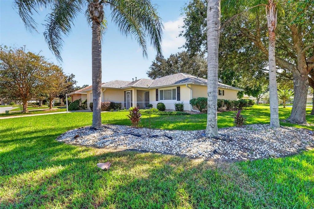 Photo of 6355 Berkshire Pass, Leesburg, FL 34748 (MLS # G5119005)