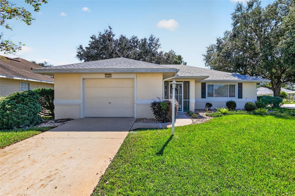 Photo of 6355 Berkshire Pass, Leesburg, FL 34748 (MLS # G5119005)