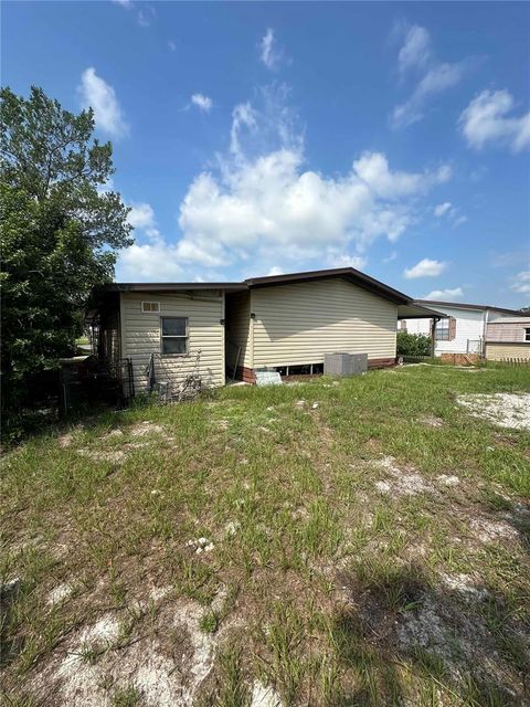 A home in LAKE WALES