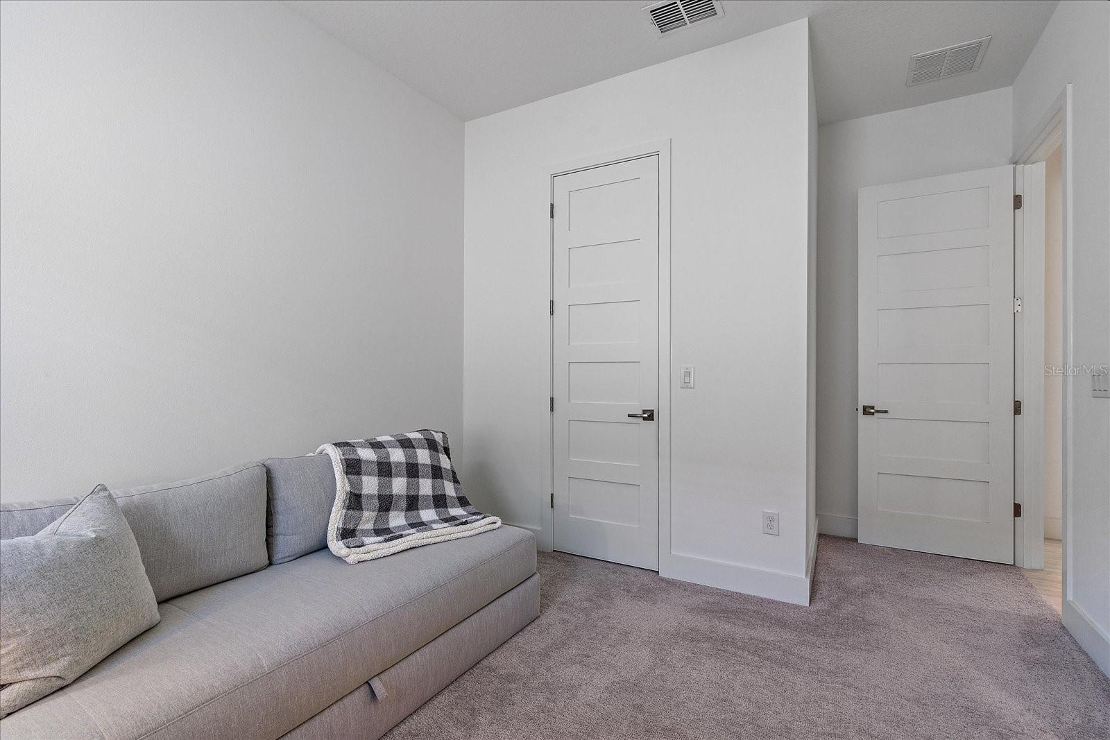 SANCTUARY COVE - Residential