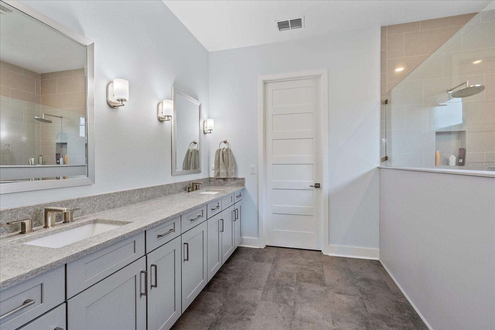 SANCTUARY COVE - Residential