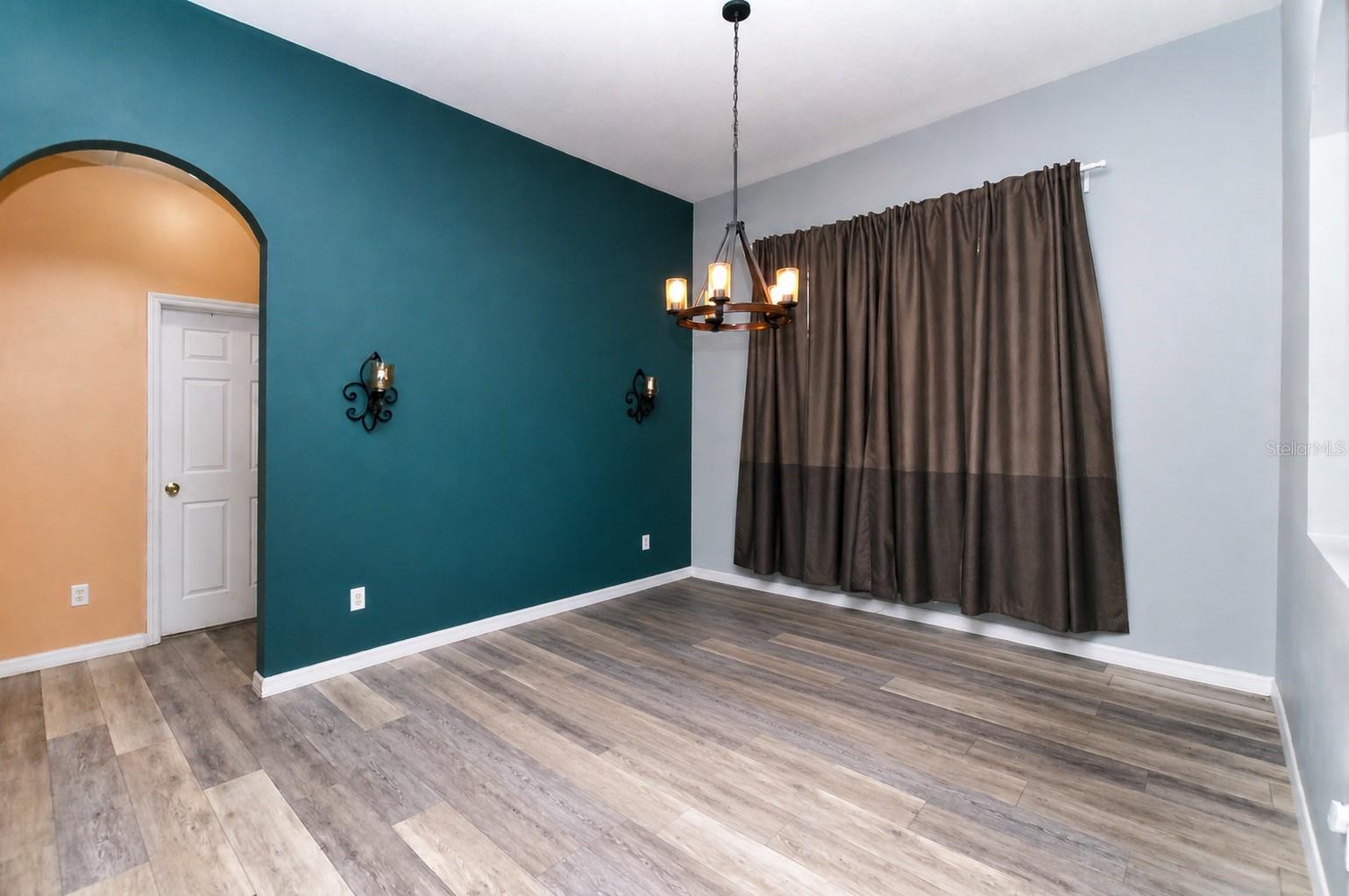 2711 PATRICIAN CIRCLE