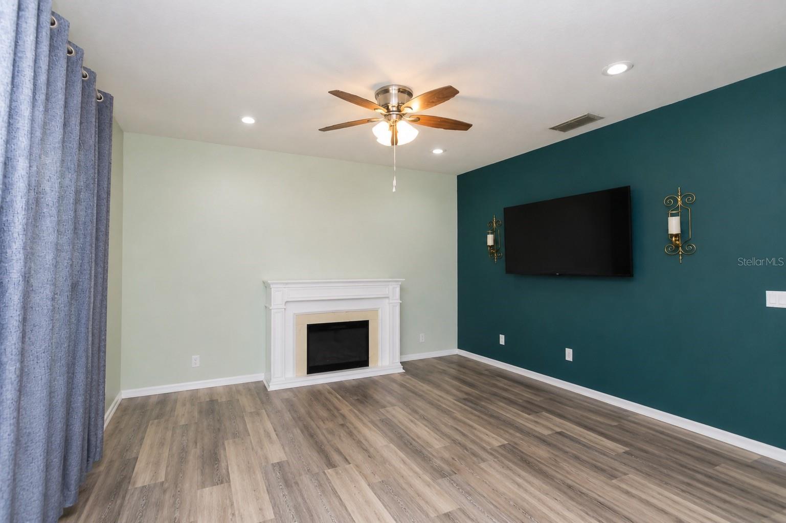 2711 PATRICIAN CIRCLE