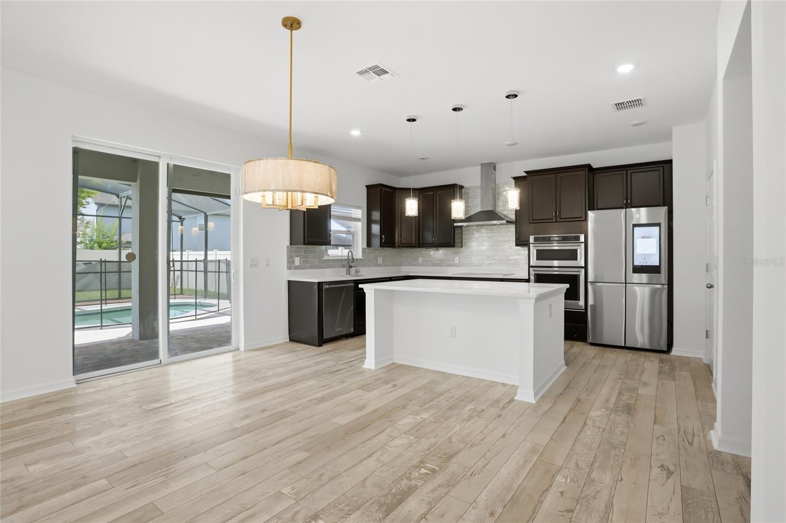 HERITAGE OAKS - Residential
