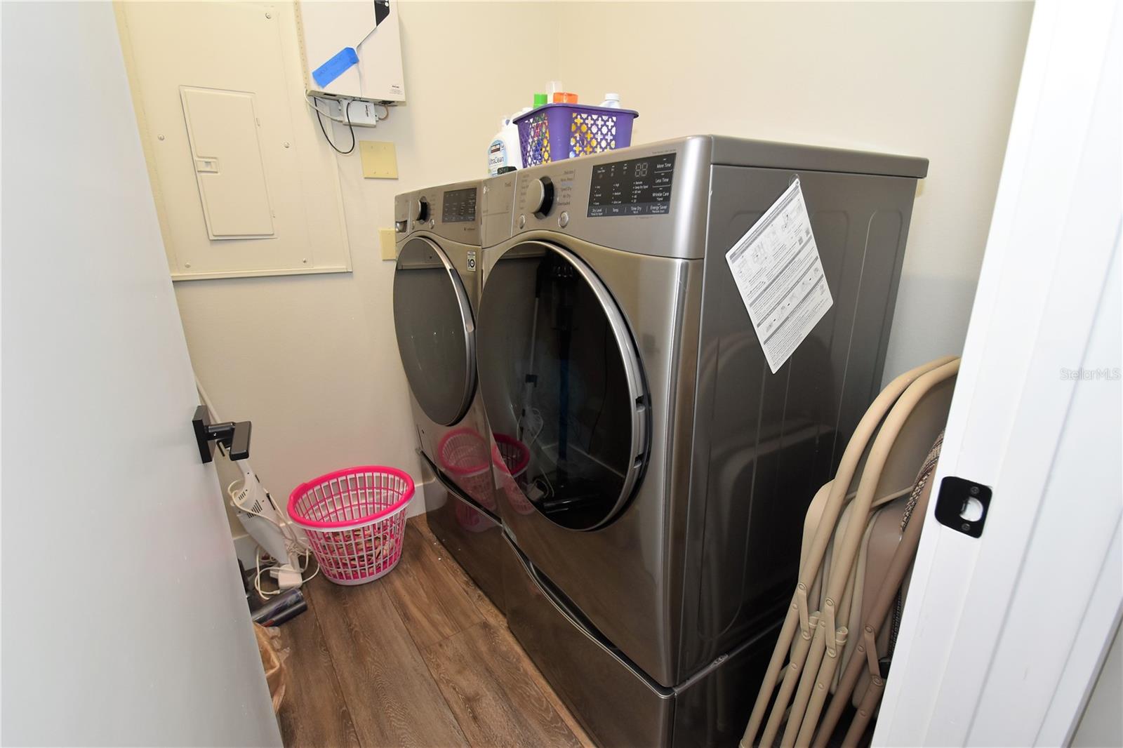LANDINGS SOUTH V - Residential Lease