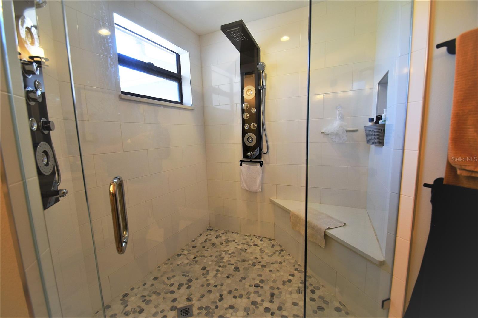 LANDINGS SOUTH V - Residential Lease
