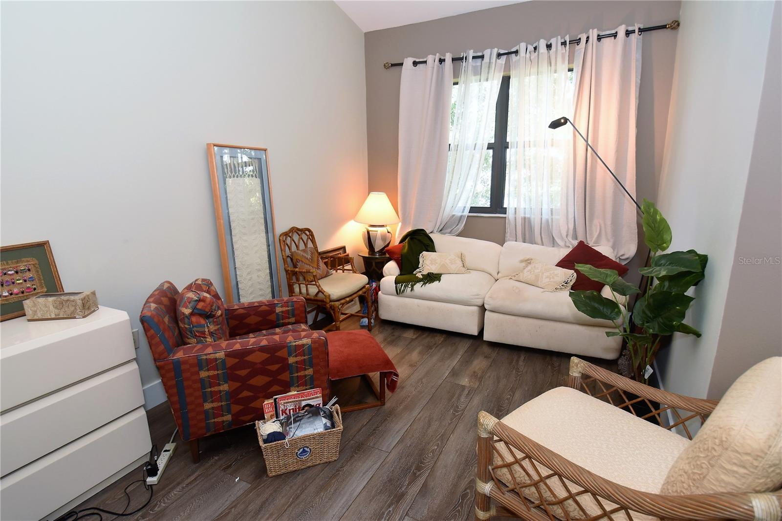 LANDINGS SOUTH V - Residential Lease
