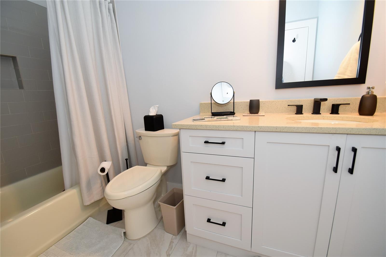 LANDINGS SOUTH V - Residential Lease