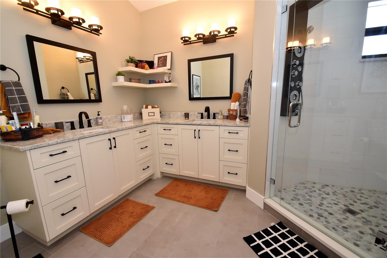 LANDINGS SOUTH V - Residential Lease