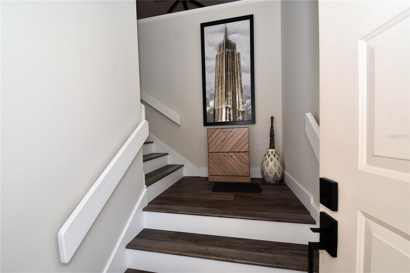 LANDINGS SOUTH V - Residential Lease