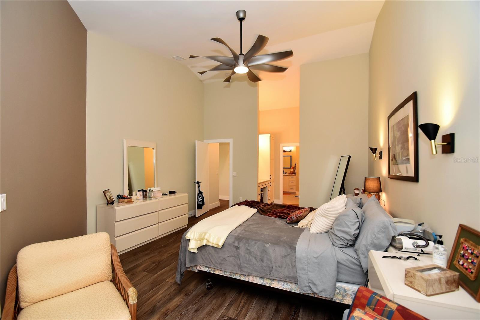 LANDINGS SOUTH V - Residential Lease