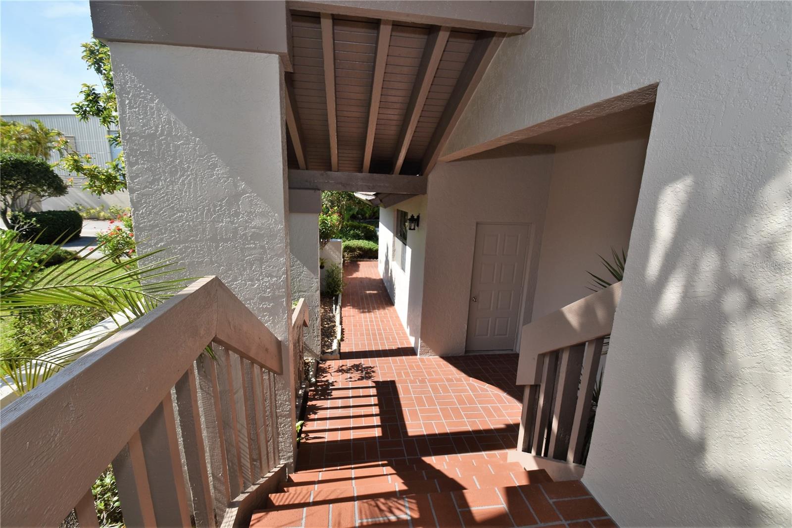 ***Available May 2026*** 3 Month Minimum. Not available for annual lease. Need a place to rent? Come check out this fantastic property in a safe gated community. Tennis Courts & Swimming Pool. Property is very clean, spacious and furnished! The Landings is a gated community, beautifully landscaped with a nature trail and gazebo on the Intracoastal Waterway. Racquet Club includes 8 lighted Har-Tru tennis courts, large heated/cooled pool/spa, hot tub, game room, library, expanded fitness room and new locker rooms. There are numerous social activities that are available. The Landings is centrally located, close to Siesta Key, shopping, restaurants and just 15 min. from downtown.