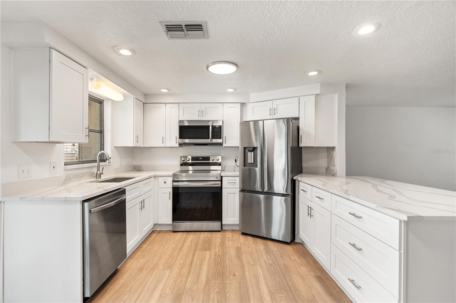 HUDSON BEACH ESTATES - Residential