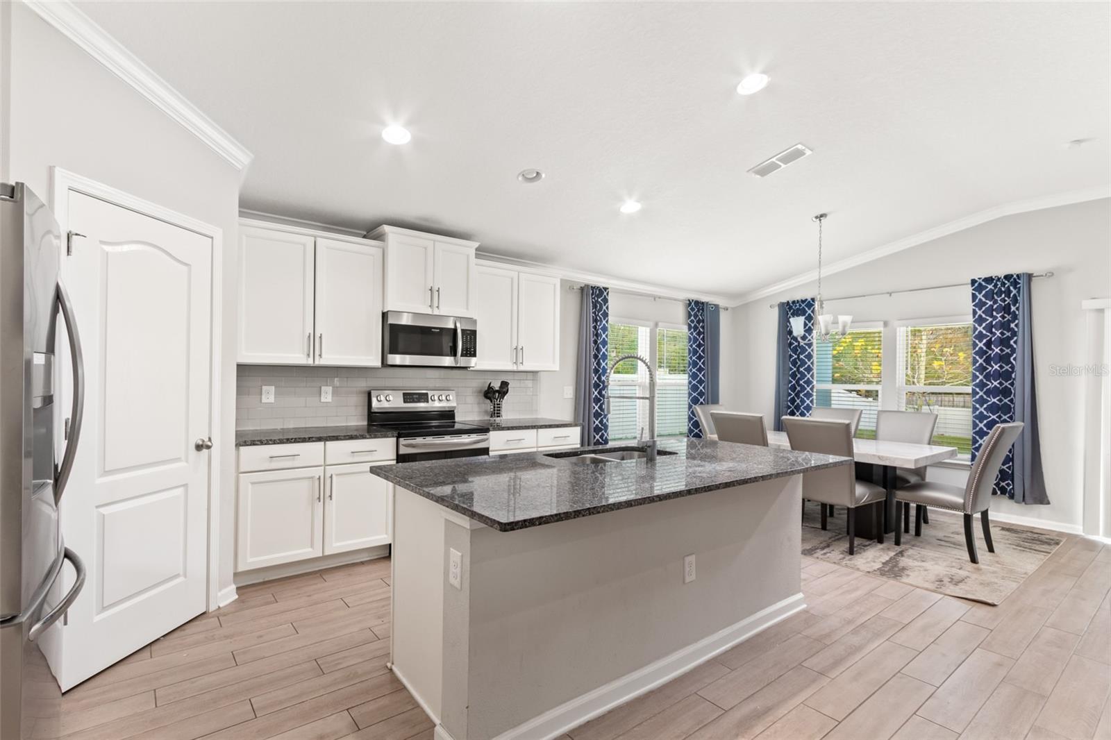 392 S HAMILTON SPRINGS ROAD