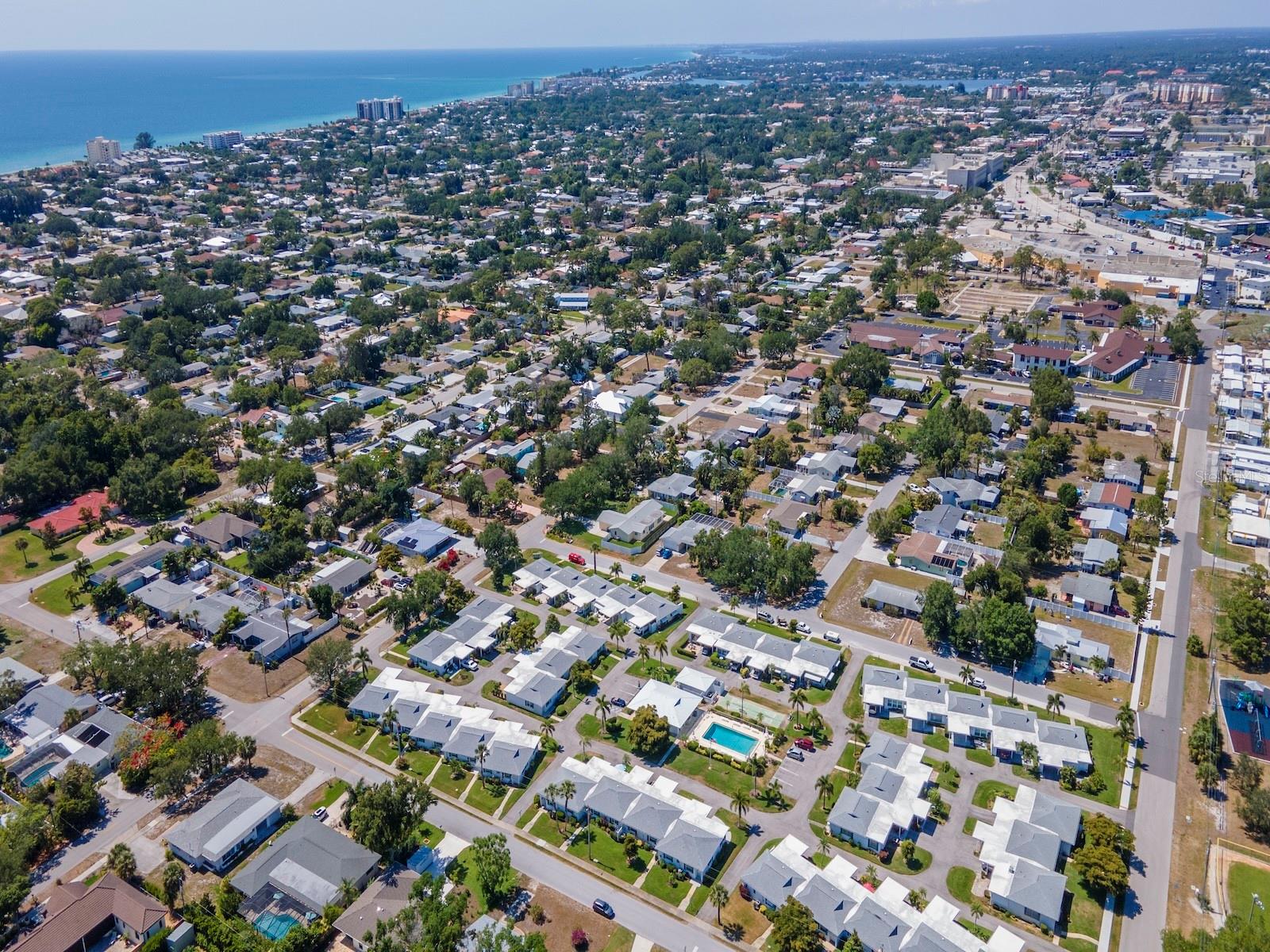 BEACH MANOR VILLAS - Residential